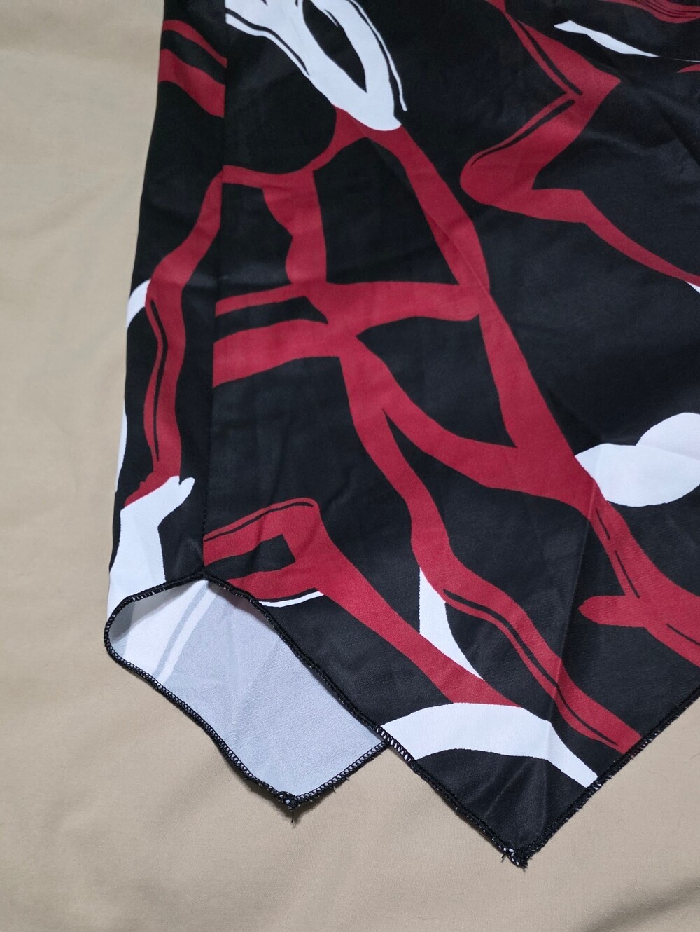 SHEIN Black Red & White Abstract Plus-Size Tunic Asymmetrical Sz 32/34 - Picture 7 of 10